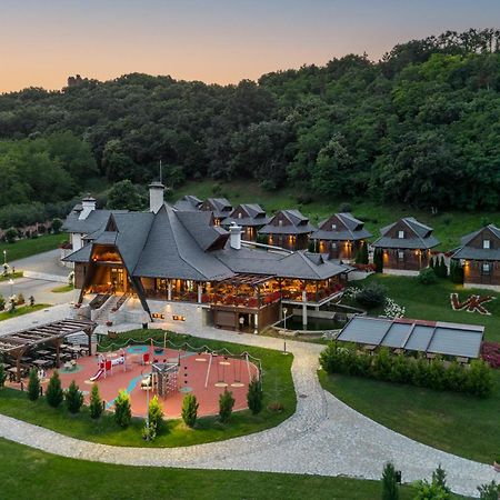 Etno Naselje Vrdnicka Kula Hotel Vrdnik Ngoại thất bức ảnh