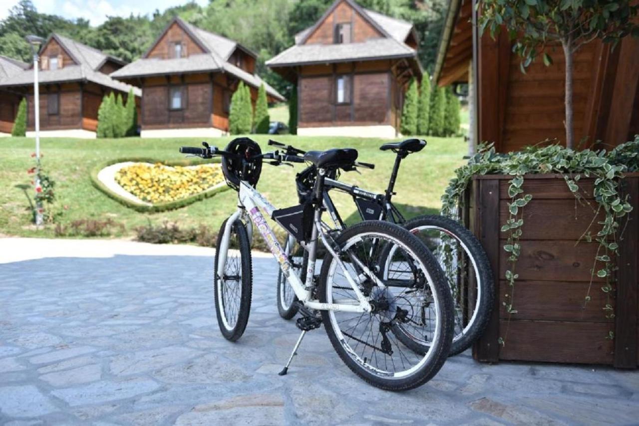 Etno Naselje Vrdnicka Kula Hotel Vrdnik Ngoại thất bức ảnh