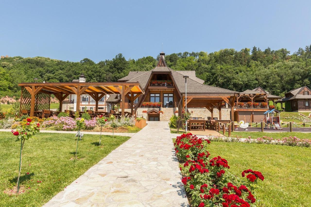 Etno Naselje Vrdnicka Kula Hotel Vrdnik Ngoại thất bức ảnh