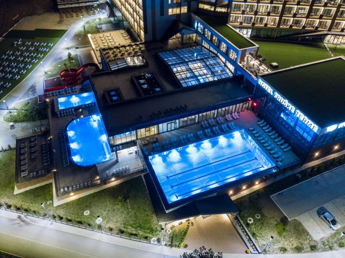 Etno Naselje Vrdnicka Kula Hotel Vrdnik Ngoại thất bức ảnh