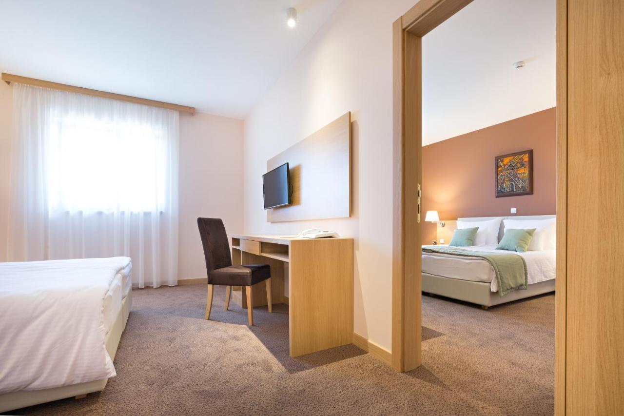 Etno Naselje Vrdnicka Kula Hotel Vrdnik Ngoại thất bức ảnh