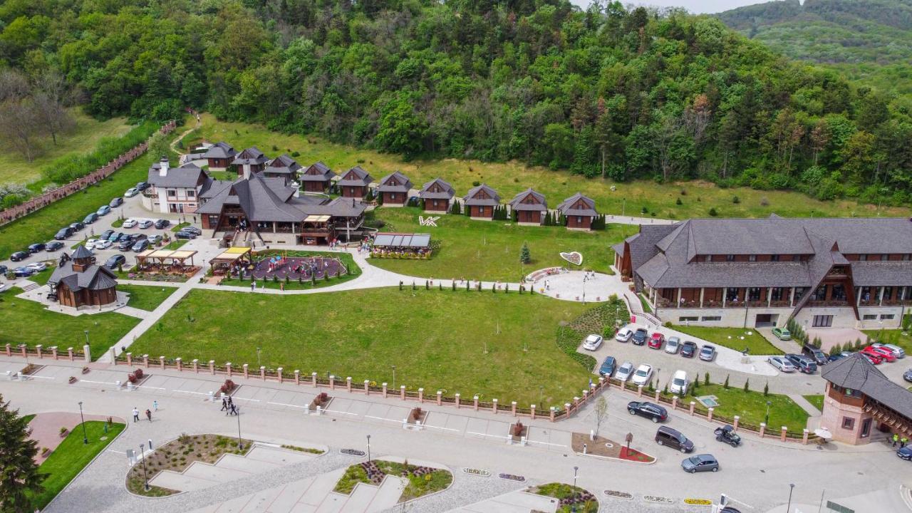 Etno Naselje Vrdnicka Kula Hotel Vrdnik Ngoại thất bức ảnh