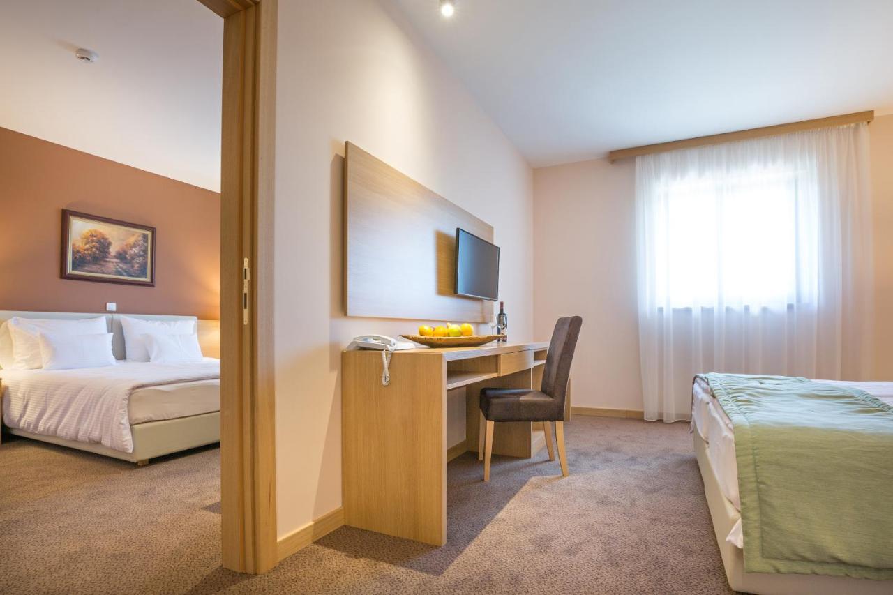 Etno Naselje Vrdnicka Kula Hotel Vrdnik Ngoại thất bức ảnh