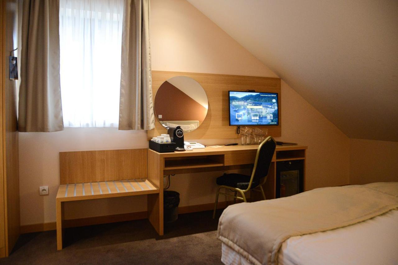 Etno Naselje Vrdnicka Kula Hotel Vrdnik Ngoại thất bức ảnh