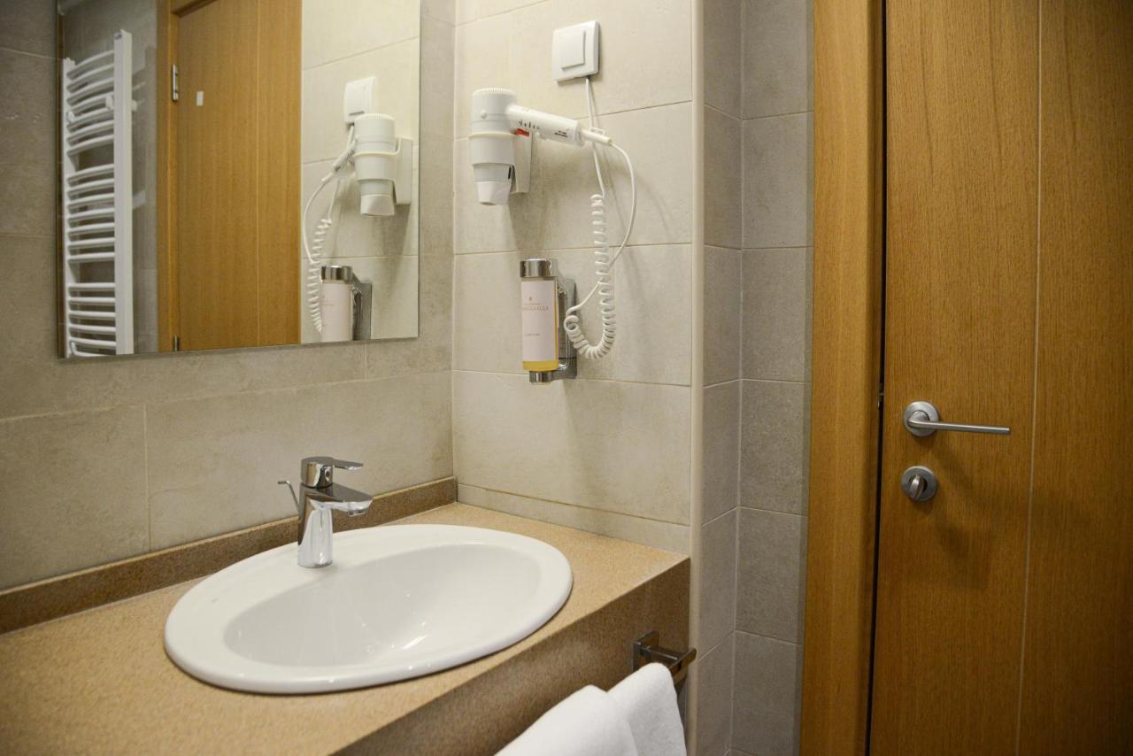 Etno Naselje Vrdnicka Kula Hotel Vrdnik Ngoại thất bức ảnh