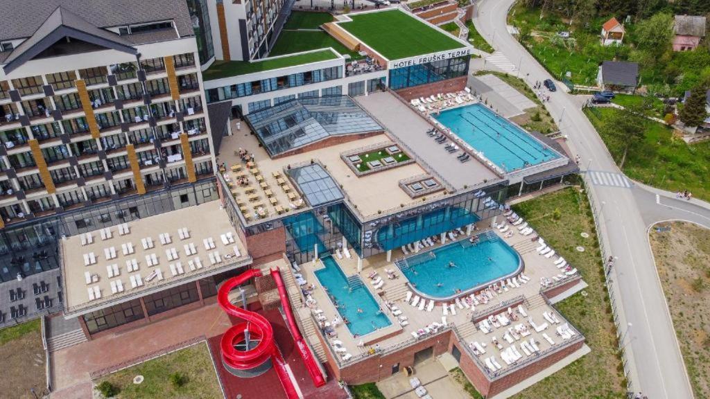 Etno Naselje Vrdnicka Kula Hotel Vrdnik Ngoại thất bức ảnh