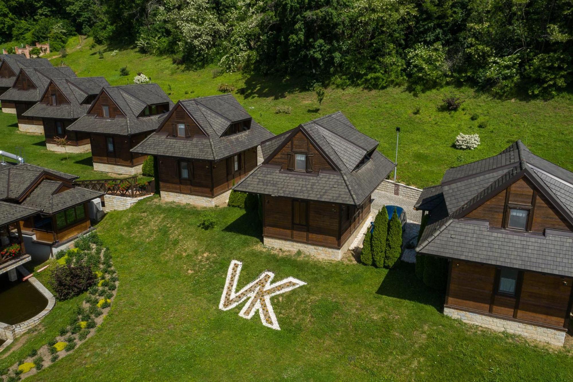 Etno Naselje Vrdnicka Kula Hotel Vrdnik Ngoại thất bức ảnh